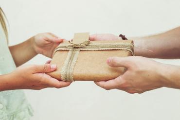 What to keep in mind before selecting Gifts for a Male Colleague?