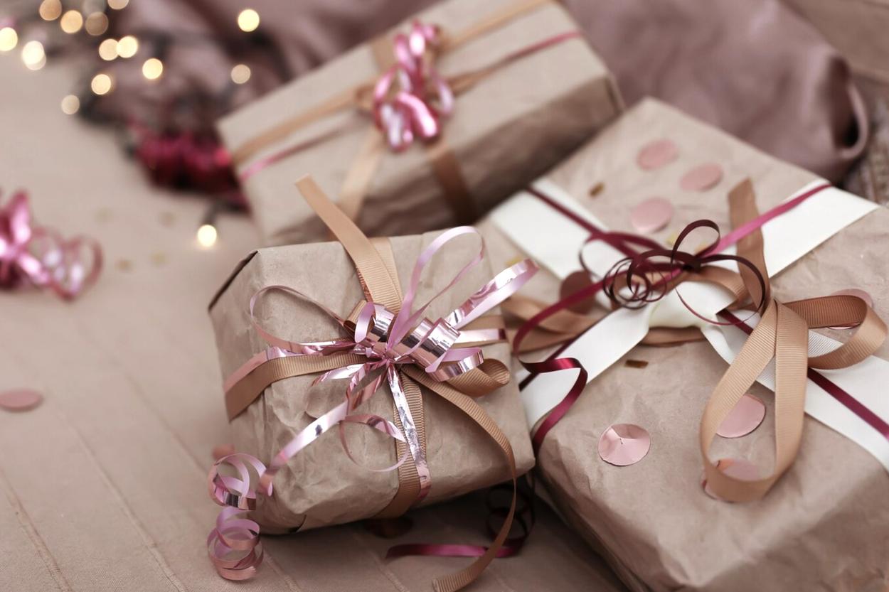 Top 12 Gifts to Send to India from UK