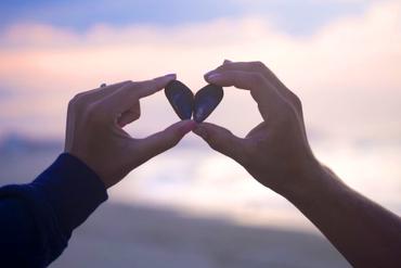 Top 6 Long-Distance Valentine's Day Gifts for NRI Couples