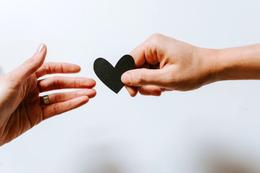 Top 5 Valentine's Day Gifts to Send to Hoshiarpur 