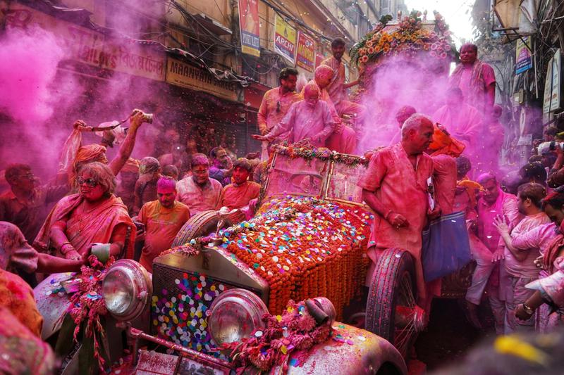 Top 8 Holi Gifts to Send to Chandigarh