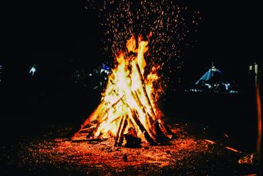 Top 8 Lohri Gifts to Send in Chandigarh Top 8 Lohri Gifts to Send in Chandigarh