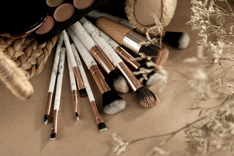 Top 6 Makeup Combos to Send in India as Gifts