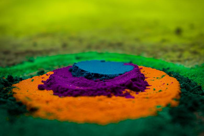 Sending Personalized Gifts on Holi