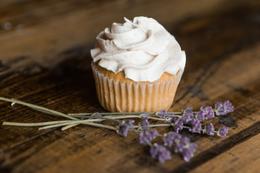 Send Flowers and Cakes as gifts to India