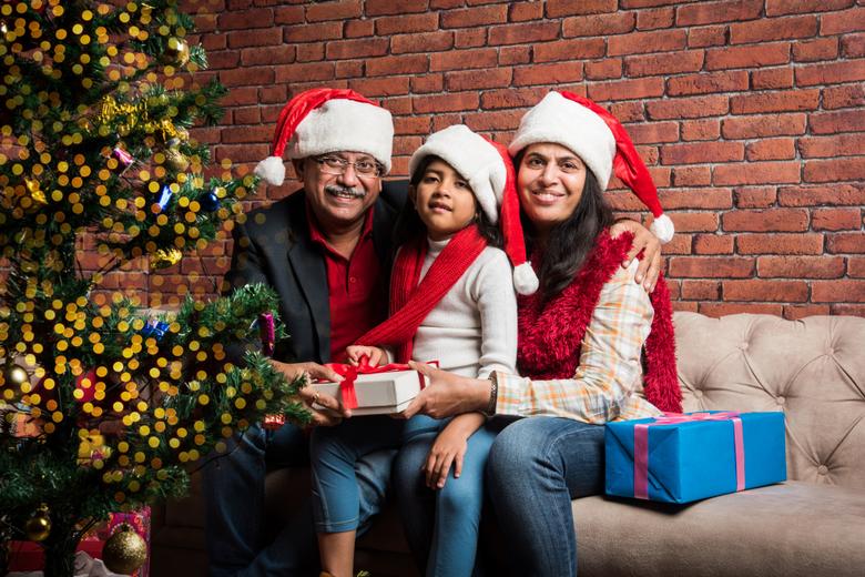 Send Enthralling Christmas Gifts to India