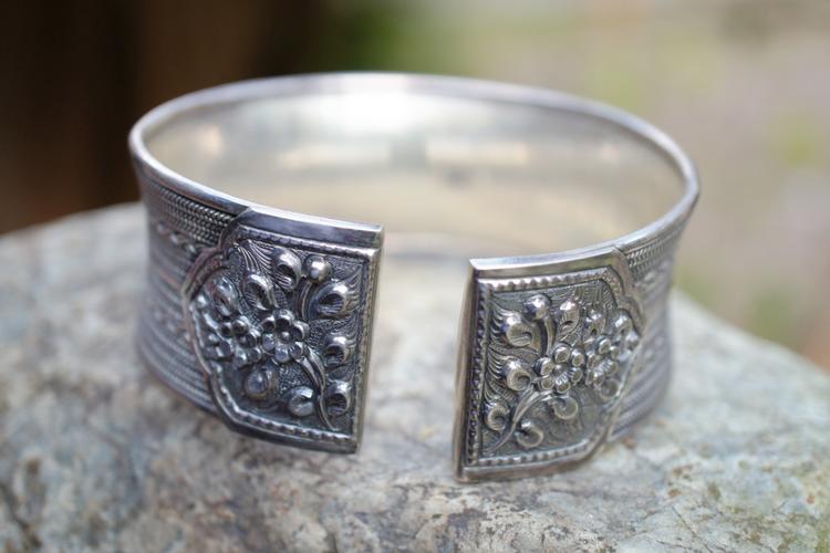 Top 5 gifts for Bhaiya Bhabhi on Rakhi