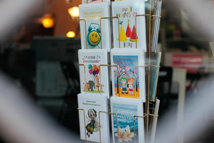 Convey Love to Your Dear Ones in India through Greeting Cards