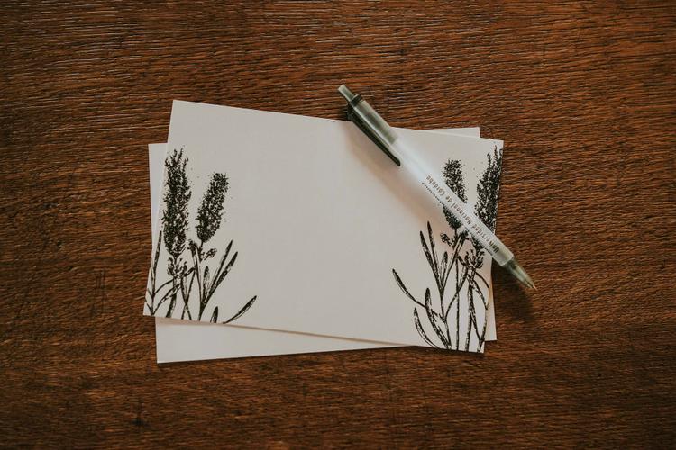 Convey Love to Your Dear Ones in India through Greeting Cards