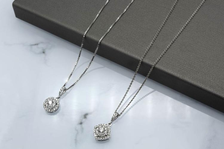 Top 5 Exclusive Gifts for Her on Eid  