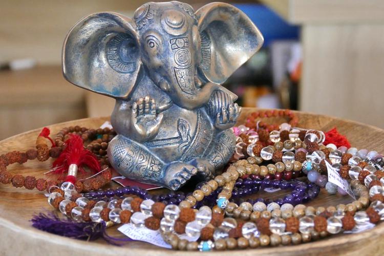 Top 7 Spiritual Gifts to Send as Gifts 