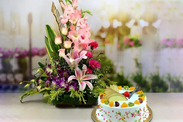 Top 5 Flowers and Cakes to Send as Gifts
