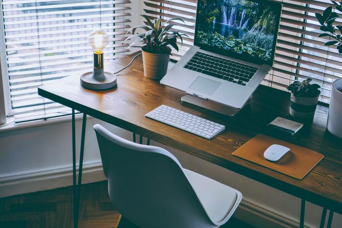 Send Gifts to India Online on Boss Day