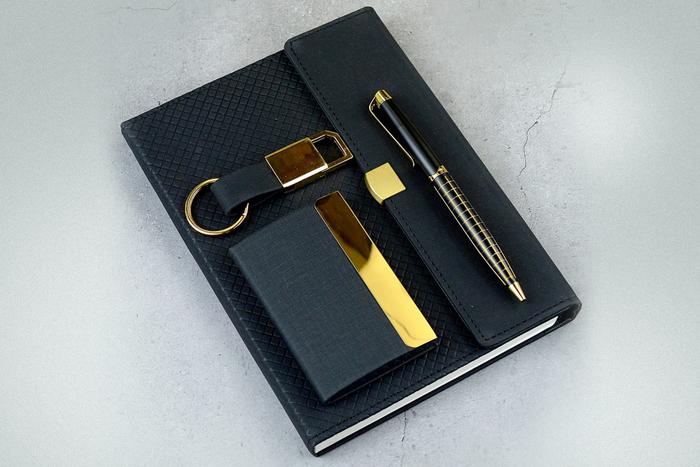 Send Corporate Gifts on Boss Day