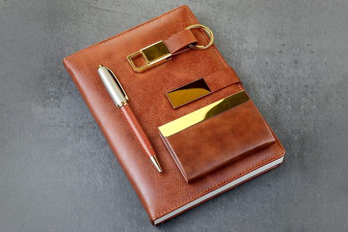 Send Corporate Gifts on Boss Day