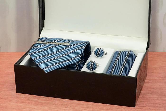 Send Corporate Gifts on Boss Day