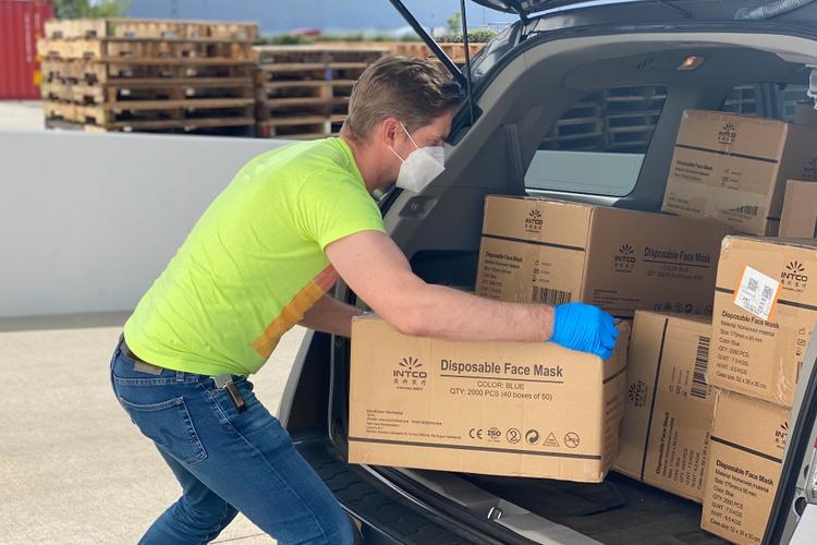 Express Delivery service to send Father's Day Gifts