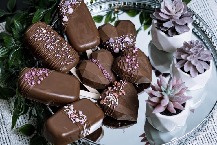 Send Delicious Chocolates as Father's Day Gifts