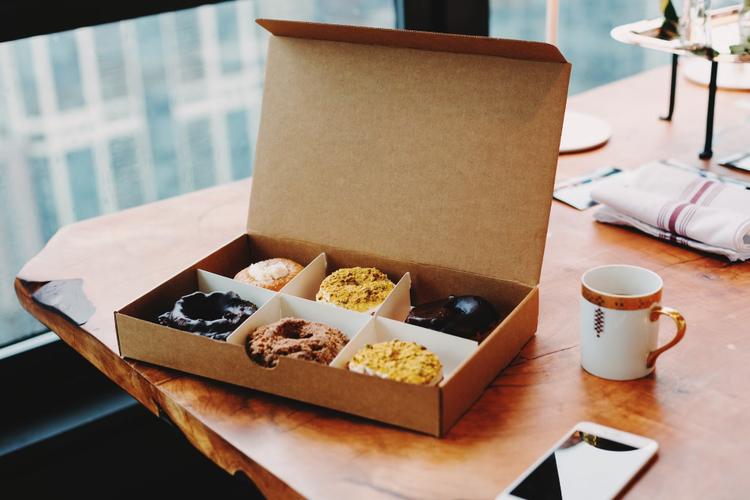 Send Chocolate Hampers to your Mom