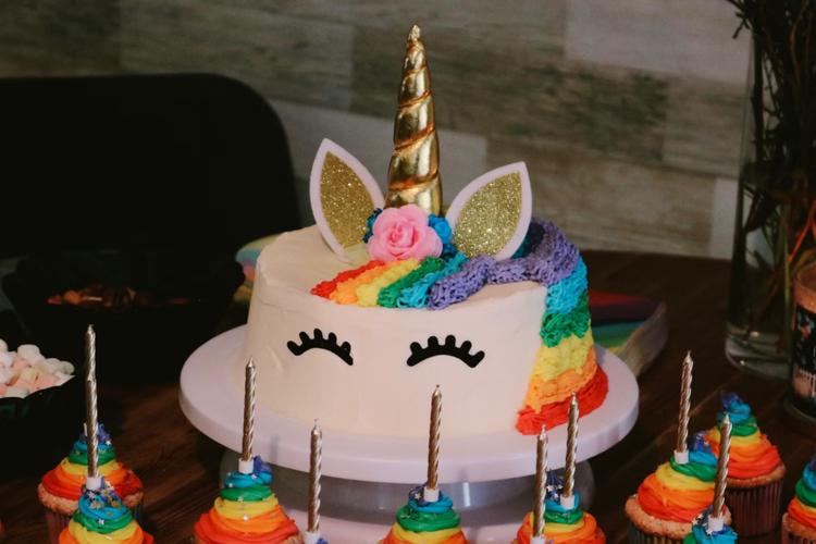 Unique Cakes for Kids to Send to India