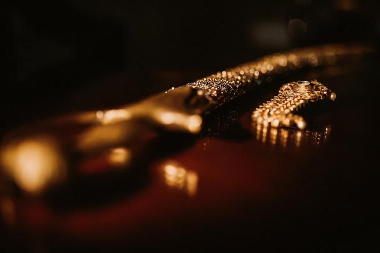 Make Your Loved Ones Happy with a Collection of Jewellery