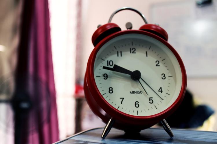 Send Table Clock as Gifts to India