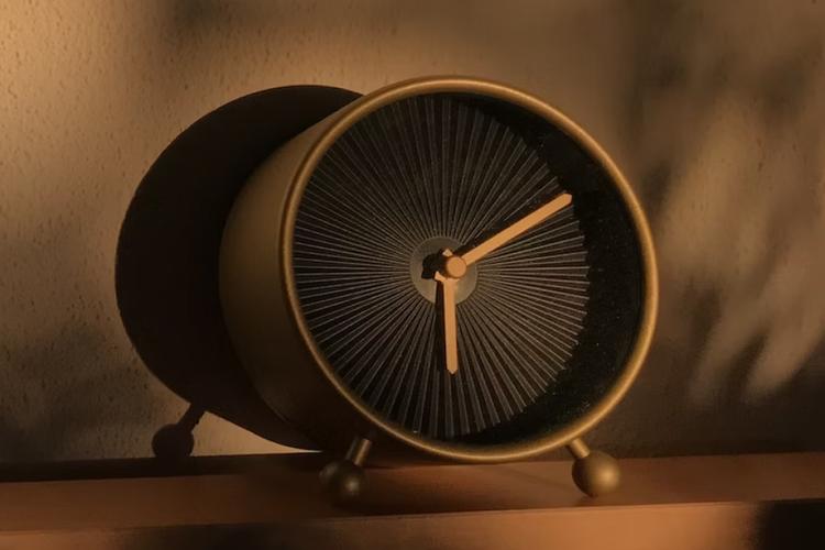 Send Table Clock as Gifts to India