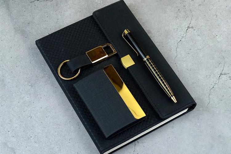 Top 10 Congratulations Gifts for Him