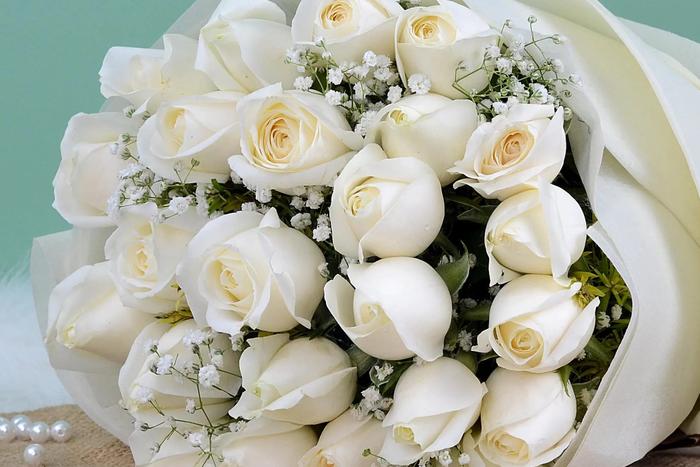 Most Appropriate Flowers to Send for Condolence to India