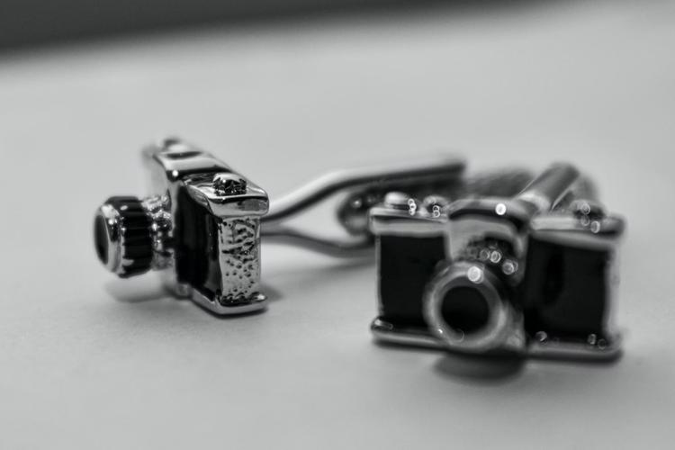 Send Electronics, Gift Hampers & Jewellery for Men