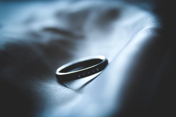 Send Electronics, Gift Hampers & Jewellery for Men