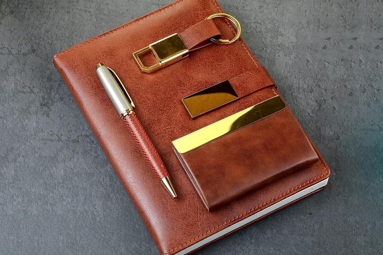 Top 10 Personalized Gifts for Him 