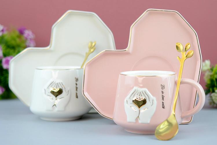 Top 8 Wedding Gifts for Newly Weds 