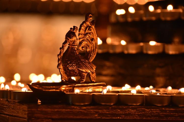 Spiritual Gifts to India for Dhanteras