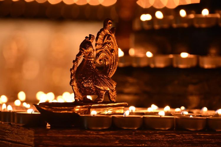 Send Religious Gifts on Diwali