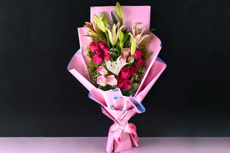 Top 10 Flower Arrangements to India