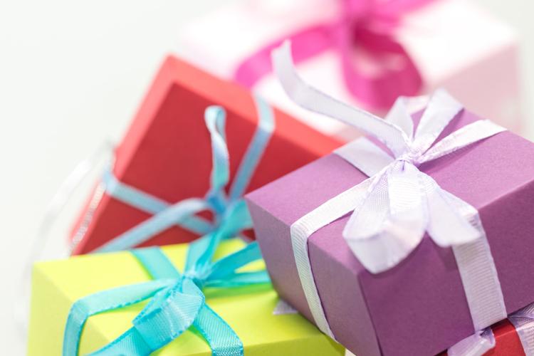 Reasons why NRIs Send Gifts to India