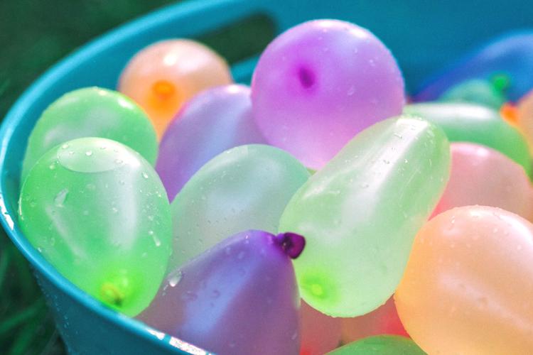 Send wonderful Holi gifts to India from USA