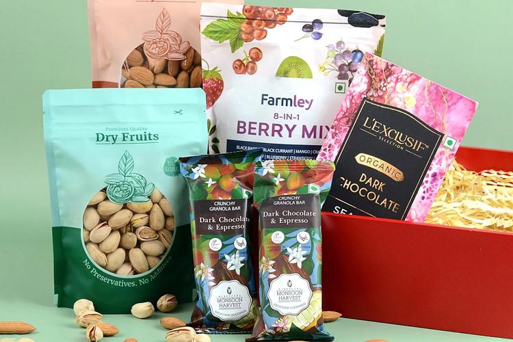 Send wonderful Holi gifts to India from USA