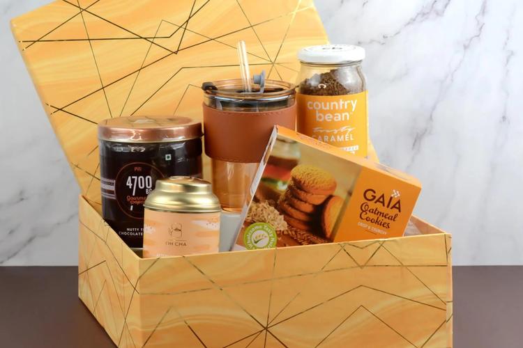 Top 8 Birthday Gifts from USA to Send to India 