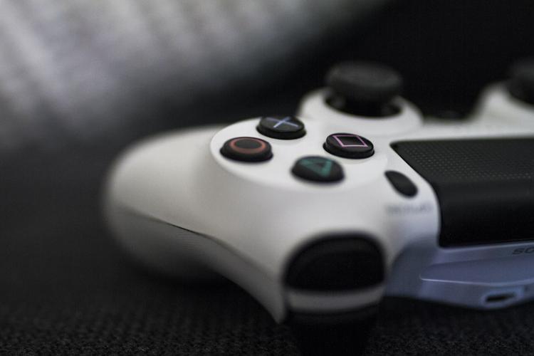 Top 8 Birthday Gifts from USA to Send to India 