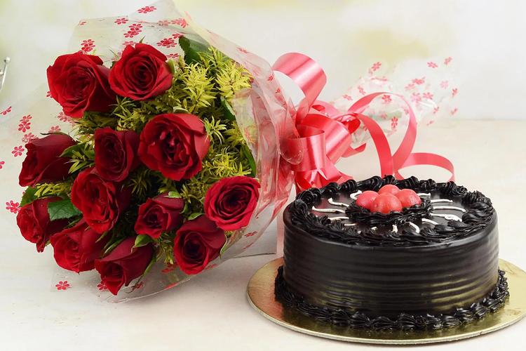 Top 5 Flowers & Cakes for Graduation in India 