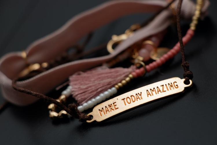 Top 5 Personalized Gifts for Sisters in India 