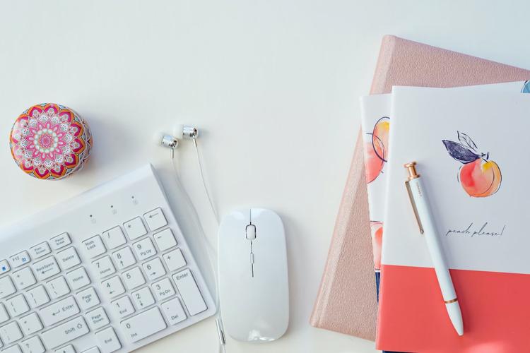 Alternative Gifts to Send to Girlfriend Other than Flowers