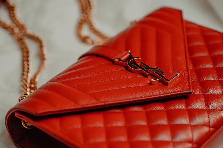 Send Luxury Valentine Gifts to India