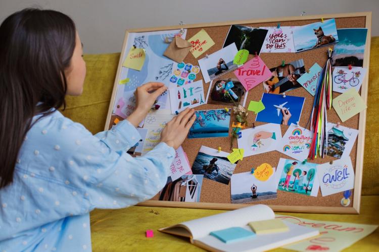 Send Unique Valentine Gifts to India