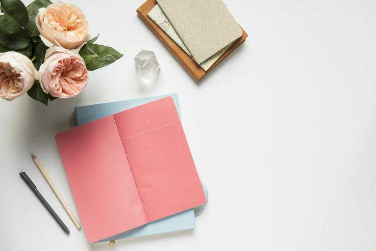 Surprise Romantic Gifts for Girlfriend in 2026