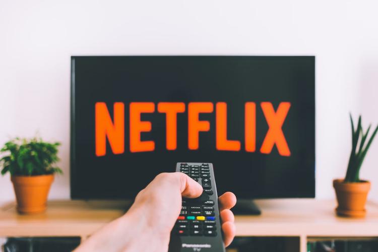 Top 12 Gifts to Send to India from UK