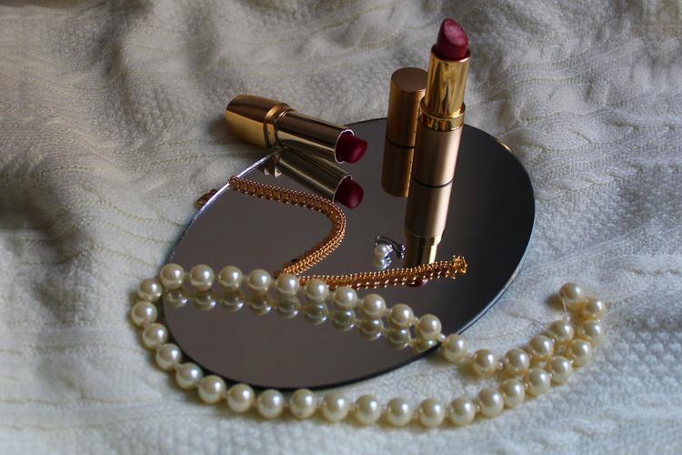 Top 12 Gifts to Send to India from UK