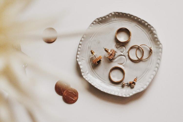 Top 12 Gifts to Send to India from UK